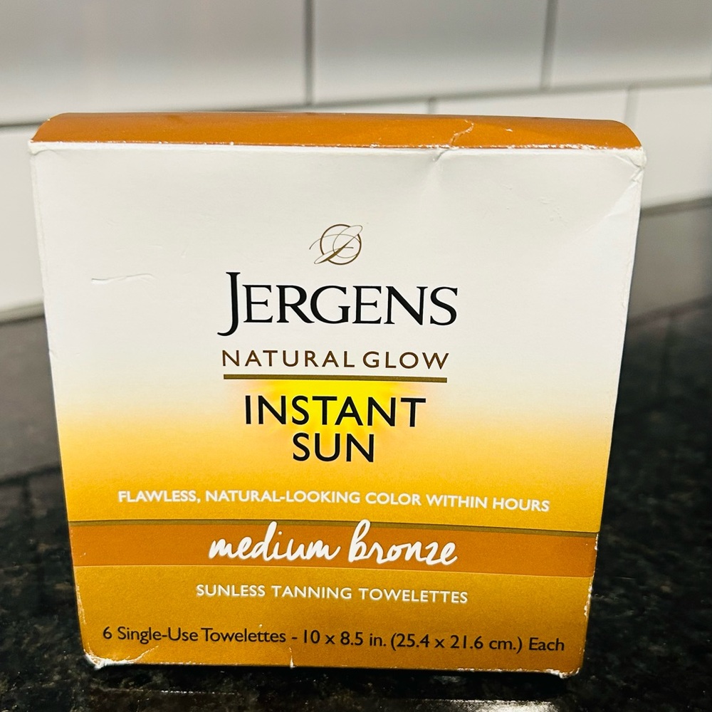 Jergens Instant Glow towelettes